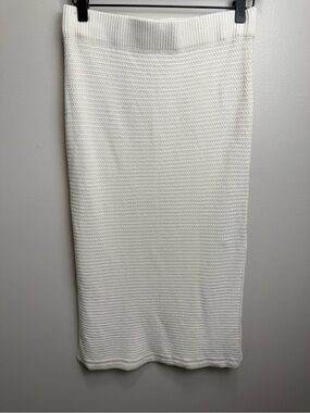 H/G Fitted Textured White Knit Midi Skirt with Elastic Waist Sz L